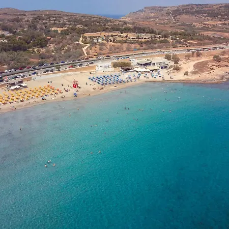 公寓 Malta's Beachfront In *