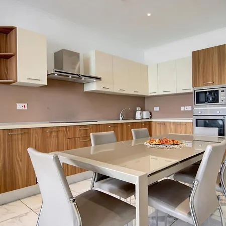 Malta's Beachfront In Apartment Mellieha