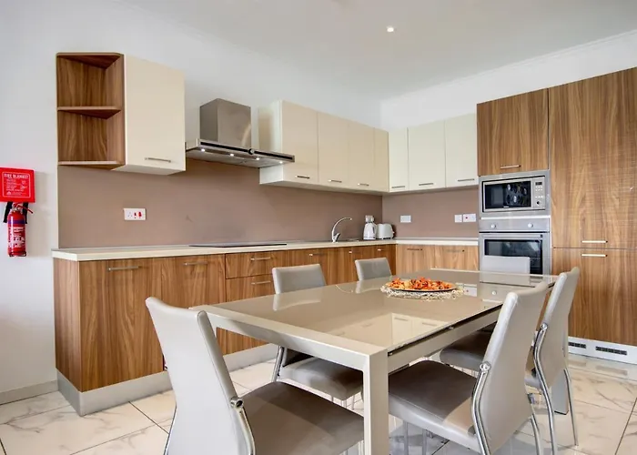 Malta's Beachfront In Lägenhet Mellieħa