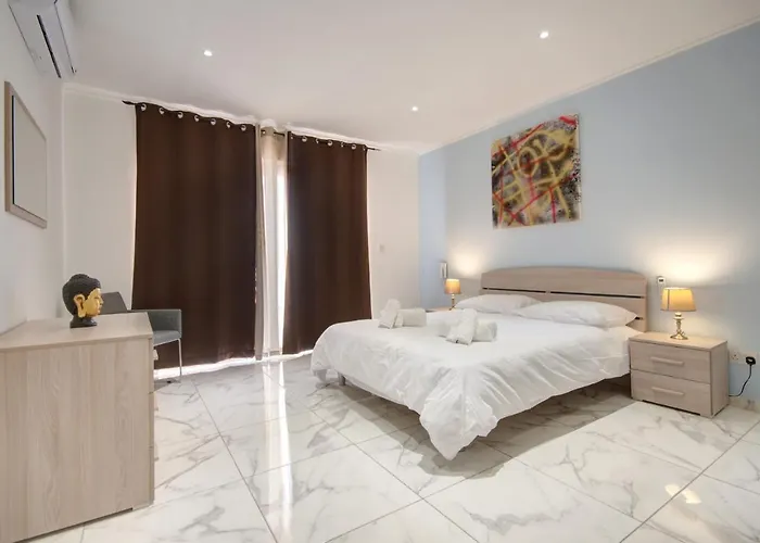 Malta's Beachfront In Διαμέρισμα Mellieħa